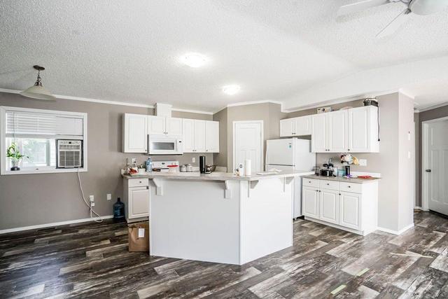 4616 50 Street, House detached with 3 bedrooms, 2 bathrooms and 3 parking in Rycroft AB | Image 5