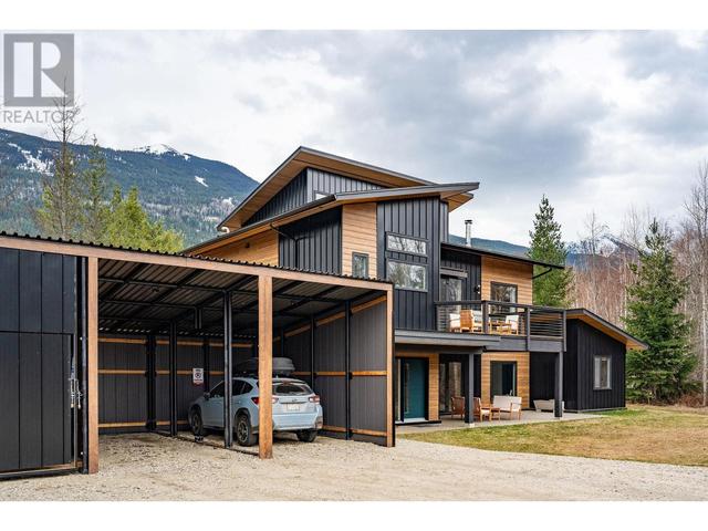 3108 Airport Way, House detached with 8 bedrooms, 7 bathrooms and null parking in Columbia Shuswap B BC | Image 6