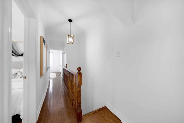 418 Westmount Ave, House detached with 3 bedrooms, 2 bathrooms and 4 parking in Toronto ON | Image 11
