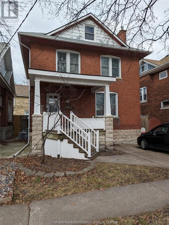 112 Cameron Street, House detached with 3 bedrooms, 2 bathrooms and null parking in Sarnia ON | Image 2