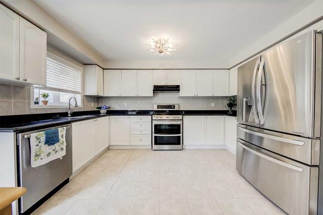 12 Apollo Dr, House detached with 3 bedrooms, 4 bathrooms and 4 parking in Richmond Hill ON | Image 3