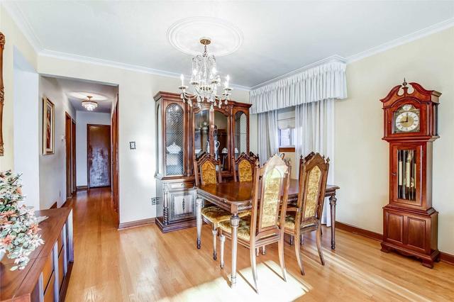 17 Arcade Dr, House detached with 3 bedrooms, 2 bathrooms and 3 parking in Toronto ON | Image 2
