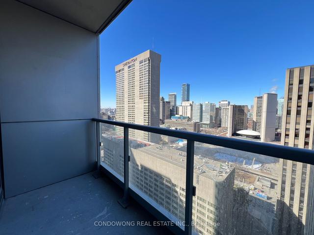 2401 - 70 Temperance St, Condo with 2 bedrooms, 2 bathrooms and 0 parking in Toronto ON | Image 8