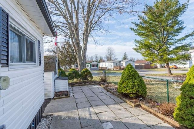 25 Linden Blvd, Home with 3 bedrooms, 1 bathrooms and 4 parking in Quinte West ON | Image 15