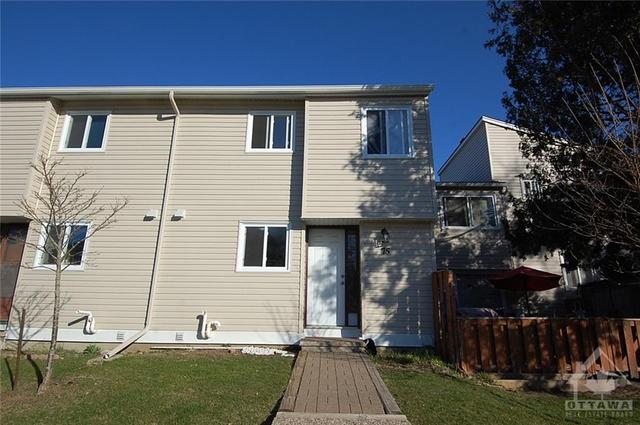 75 Thistledown Court, Townhouse with 3 bedrooms, 2 bathrooms and 1 parking in Ottawa ON | Image 1
