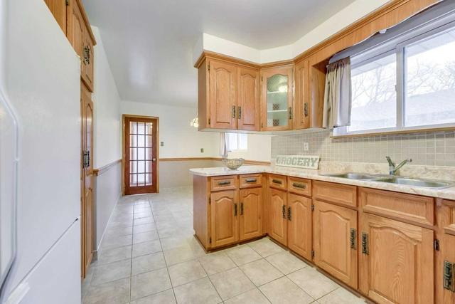 731 Runningbrook Dr, House detached with 3 bedrooms, 3 bathrooms and 6 parking in Mississauga ON | Image 3