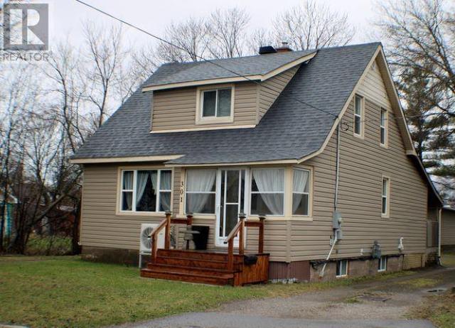 301 Sixth Ave W, House detached with 3 bedrooms, 1 bathrooms and null parking in Sault Ste. Marie ON | Image 1