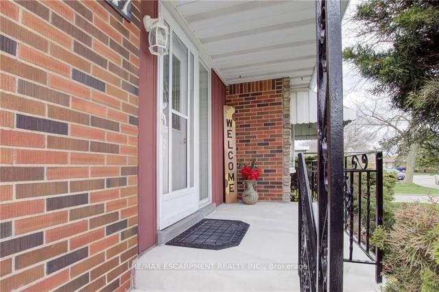 247 Fernwood Cres, House detached with 3 bedrooms, 2 bathrooms and 7 parking in Hamilton ON | Image 23