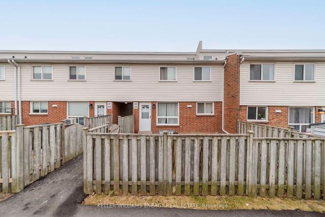 45 - 401 Wentworth St W, Townhouse with 2 bedrooms, 1 bathrooms and 1 parking in Oshawa ON | Image 1
