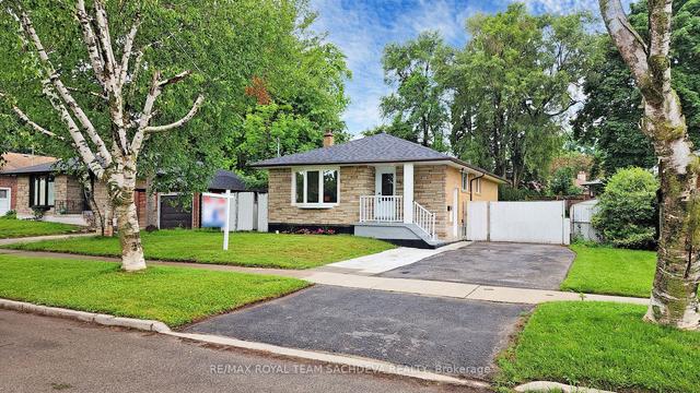 66 Fordover Dr, House detached with 3 bedrooms, 4 bathrooms and 3 parking in Toronto ON | Image 1