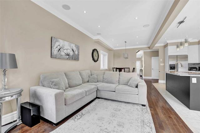61 Ozner Cres, House semidetached with 3 bedrooms, 4 bathrooms and 4 parking in Vaughan ON | Image 39