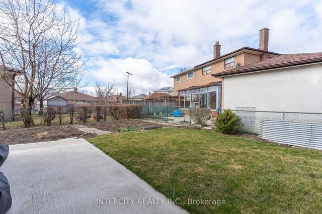 14 Ladyfield Crt, House semidetached with 4 bedrooms, 2 bathrooms and 4 parking in Toronto ON | Image 23