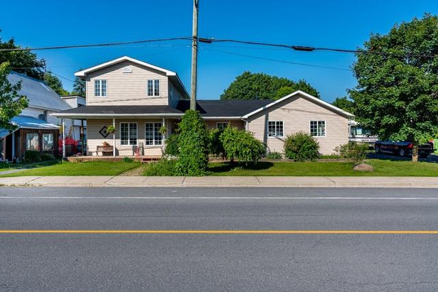 3277 Main Street, House detached with 3 bedrooms, 2 bathrooms and 4 parking in North Stormont ON | Image 2