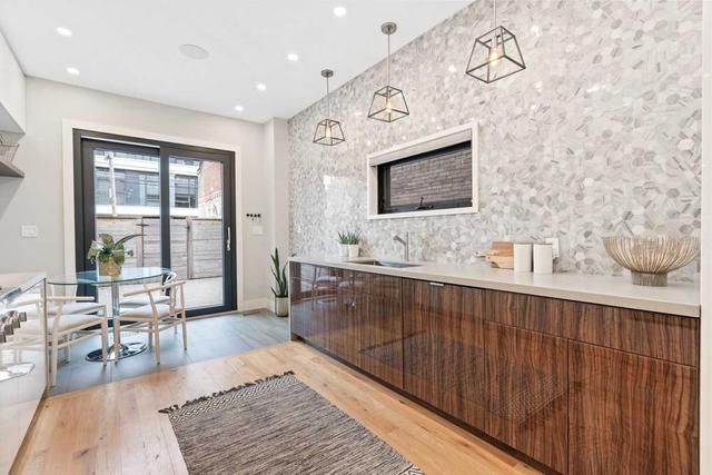 364 Lippincott St, House semidetached with 3 bedrooms, 4 bathrooms and 2 parking in Toronto ON | Image 4