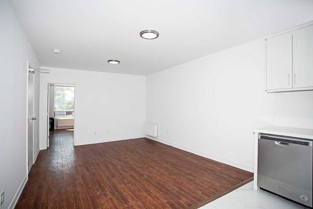 2nd flr - 1116 College St, House attached with 3 bedrooms, 2 bathrooms and 0 parking in Toronto ON | Image 3