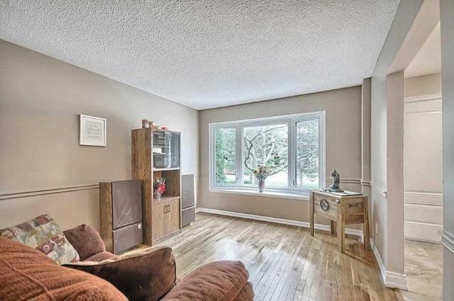 64 Batson Dr, House detached with 4 bedrooms, 3 bathrooms and 4 parking in Aurora ON | Image 3