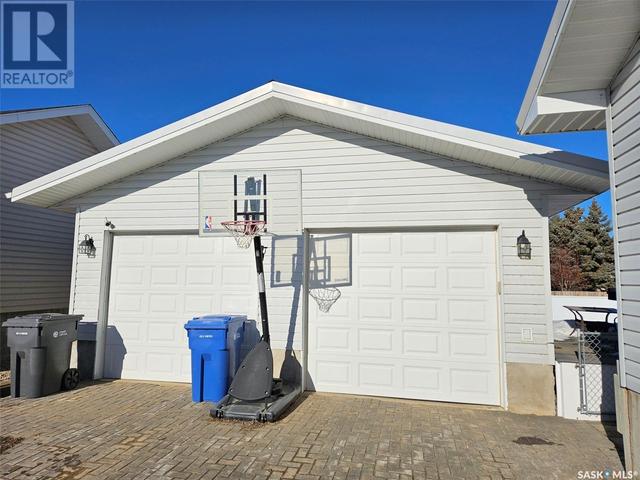 11 Arcola Place, House detached with 4 bedrooms, 2 bathrooms and null parking in Carlyle SK | Image 2