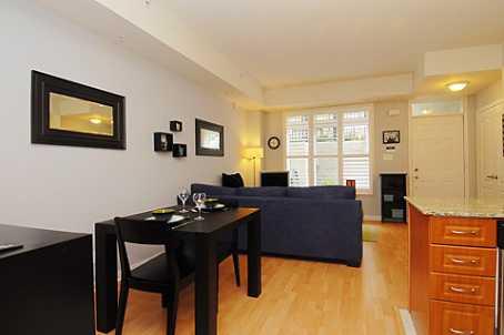th19 - 88 Carr St, Townhouse with 2 bedrooms, 2 bathrooms and 1 parking in Toronto ON | Image 3