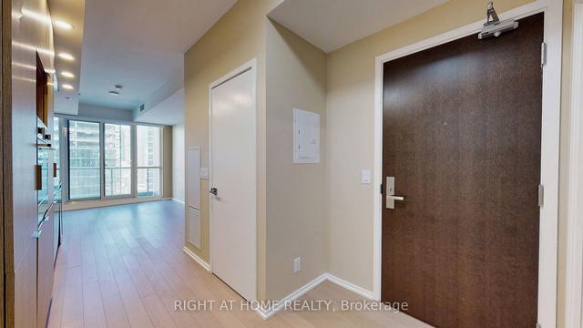 2305 - 70 Temperance St, Condo with 0 bedrooms, 1 bathrooms and 0 parking in Toronto ON | Image 5