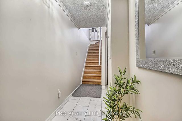 39 Spadina Rd, Townhouse with 4 bedrooms, 3 bathrooms and 2 parking in Brampton ON | Image 26