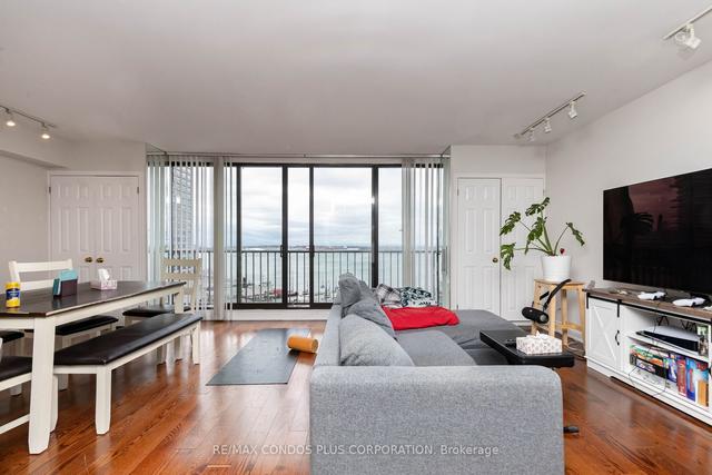 1226 - 33 Harbour Sq, Condo with 1 bedrooms, 1 bathrooms and 1 parking in Toronto ON | Image 26