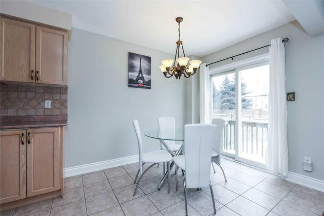 38 Domenico Cres, House attached with 3 bedrooms, 3 bathrooms and 2 parking in Brampton ON | Image 3