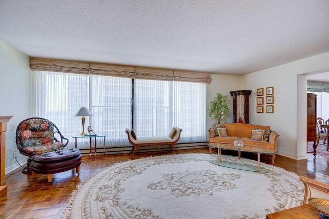 1718 - 55 Harbour Sq, Condo with 2 bedrooms, 2 bathrooms and 1 parking in Toronto ON | Image 4