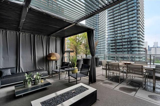 1003 - 77 Charles St W, Condo with 2 bedrooms, 2 bathrooms and 2 parking in Toronto ON | Image 2