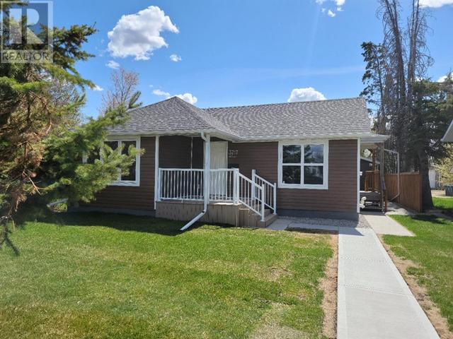 3717 45 Street, House detached with 4 bedrooms, 3 bathrooms and 3 parking in Red Deer AB | Card Image