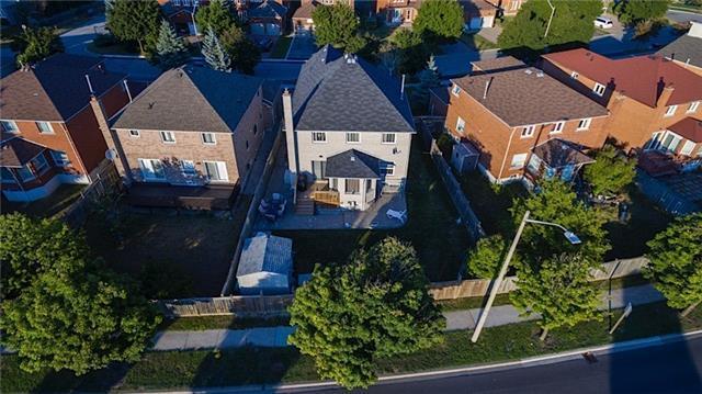 44 Springfield Dr, House detached with 4 bedrooms, 4 bathrooms and 2 parking in Markham ON | Image 2