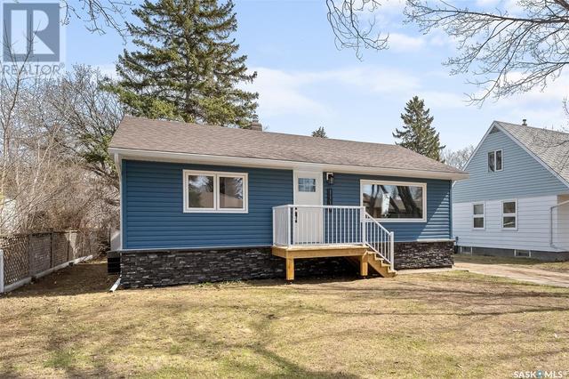 1119 Elgin Avenue, House detached with 3 bedrooms, 1 bathrooms and null parking in Moose Jaw SK | Image 2