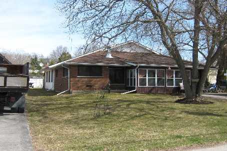 80 Bond St, House detached with 3 bedrooms, 1 bathrooms and 4 parking in Kawartha Lakes ON | Image 1