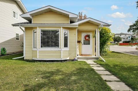1 Elwell Avenue, House detached with 2 bedrooms, 2 bathrooms and 4 parking in Red Deer AB | Card Image