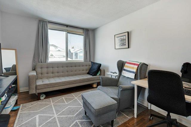 38 Quentin Place Sw, Home with 3 bedrooms, 2 bathrooms and 2 parking in Calgary AB | Image 8