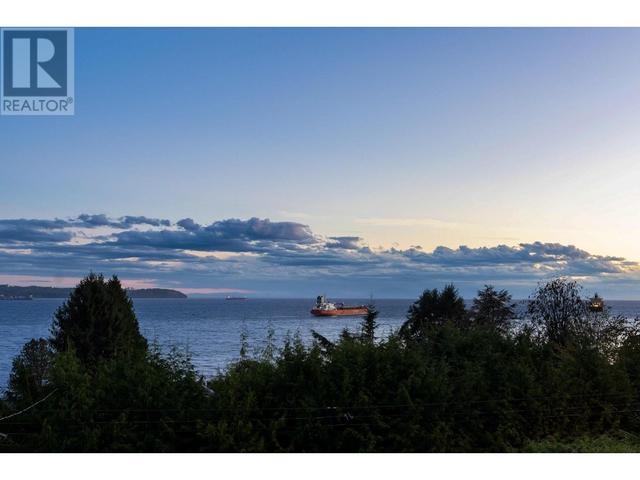 3325 Marine Drive, House detached with 4 bedrooms, 5 bathrooms and 4 parking in West Vancouver BC | Image 33