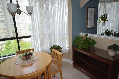 802 - 8 Lisa St, Condo with 2 bedrooms, 2 bathrooms and 1 parking in Brampton ON | Image 7