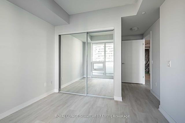 1610 - 2221 Yonge St, Condo with 1 bedrooms, 2 bathrooms and 0 parking in Toronto ON | Image 3