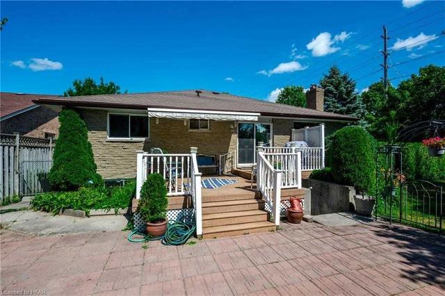 1703 Pinehill Dr, House detached with 3 bedrooms, 3 bathrooms and 6 parking in Peterborough ON | Image 1