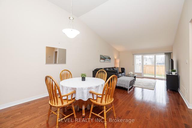 30 Woodburn Ave, House attached with 2 bedrooms, 1 bathrooms and 3 parking in St. Catharines ON | Image 2