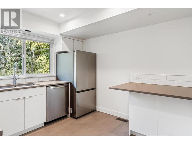 1953 Chesterfield Avenue, House detached with 4 bedrooms, 4 bathrooms and 2 parking in North Vancouver BC | Image 11