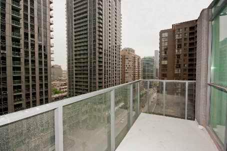 1006 - 770 Bay St, Condo with 2 bedrooms, 2 bathrooms and 1 parking in Toronto ON | Image 9