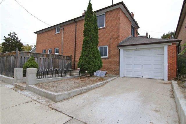 363 Harvie Ave, House detached with 4 bedrooms, 3 bathrooms and 2 parking in Toronto ON | Image 2