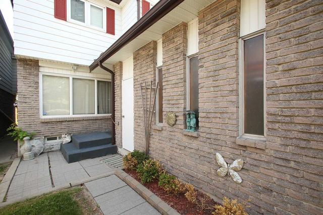 10 Antibes Dr, Townhouse with 3 bedrooms, 2 bathrooms and 2 parking in Toronto ON | Image 3