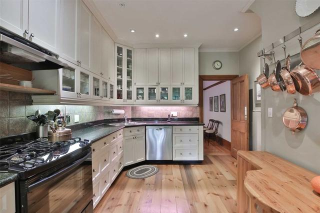 13a Delaware Ave, House semidetached with 4 bedrooms, 4 bathrooms and 1 parking in Toronto ON | Image 6