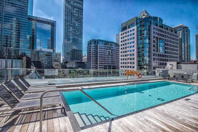 1003 - 224 King St W, Condo with 2 bedrooms, 2 bathrooms and 1 parking in Toronto ON | Image 3