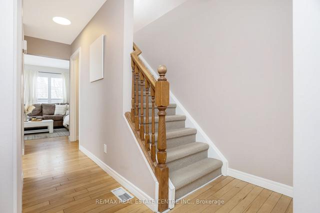 703 Fairway Crt, House detached with 3 bedrooms, 3 bathrooms and 3 parking in Kitchener ON | Image 35