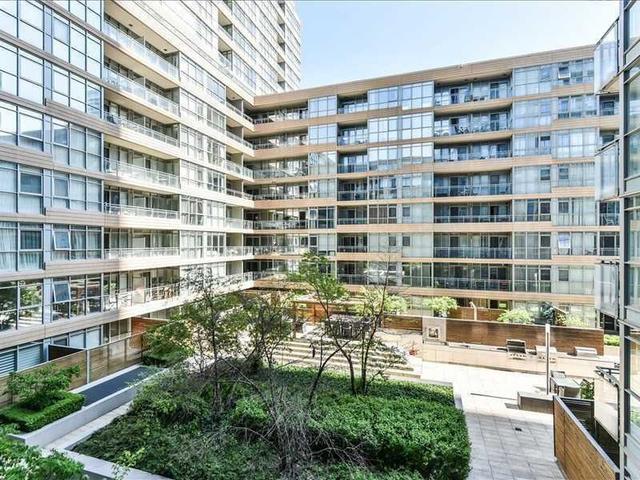 712 - 10 Capreol Crt, Condo with 3 bedrooms, 2 bathrooms and 1 parking in Toronto ON | Image 12