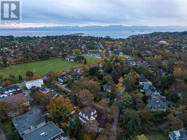 1307 Transit Rd, House detached with 5 bedrooms, 5 bathrooms and 3 parking in Oak Bay BC | Image 78