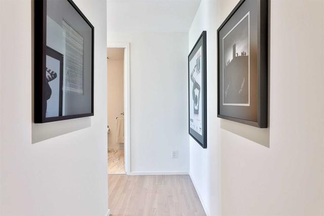 1801 - 101 Charles St E, Condo with 2 bedrooms, 2 bathrooms and 1 parking in Toronto ON | Image 8