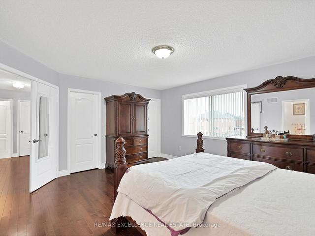 27 Dwyer Dr, House detached with 4 bedrooms, 4 bathrooms and 4 parking in Brampton ON | Image 11